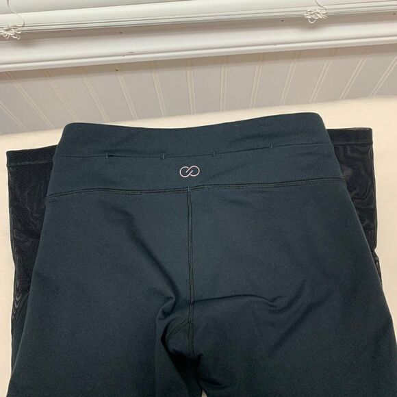 CALIA by Carrie Underwood Reflective Crop Yoga's Size Small - Picture 5 of 5